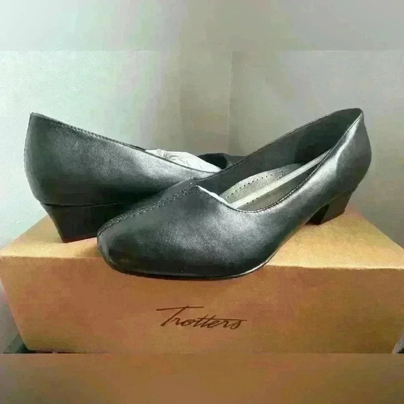 Trotters Black Leather Doris Block Kitten Heel Pump Size 7.5 Wide New in Box - Picture 10 of 10